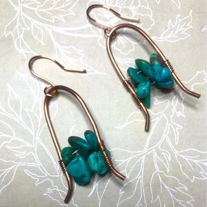 NEW Handmade Abstract dangly earrings . Turquoise chip stones and copper wire
